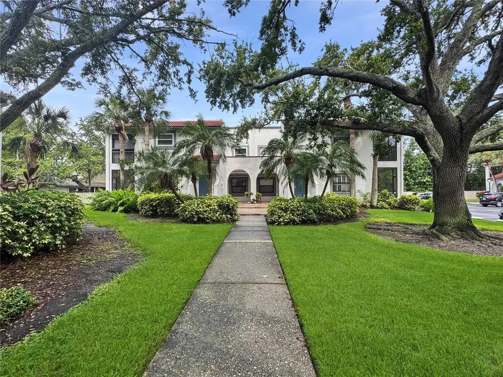 484 Santa Cruz Place NE St Petersburg FL 33703