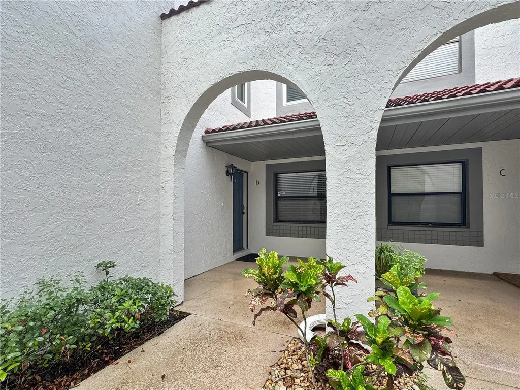 484 Santa Cruz Place NE St Petersburg FL 33703