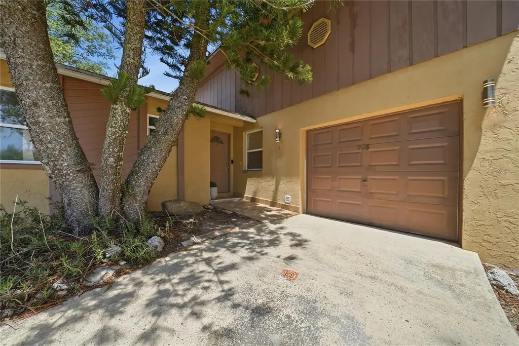 906 Carlton Road Tarpon Springs FL 34689