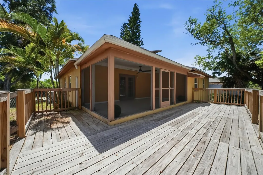 906 Carlton Road Tarpon Springs FL 34689