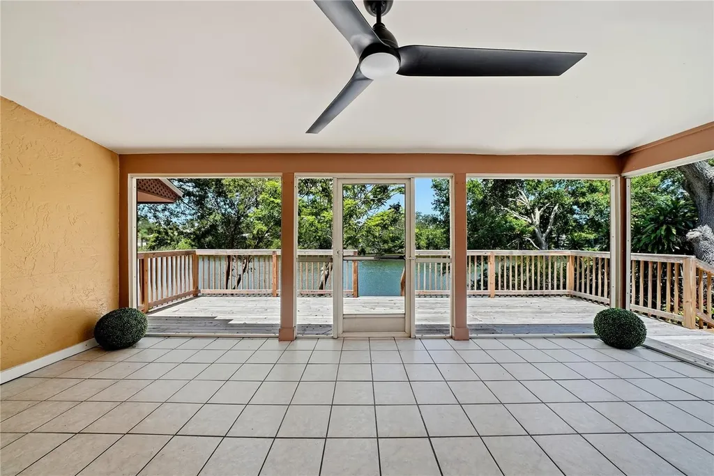 906 Carlton Road Tarpon Springs FL 34689