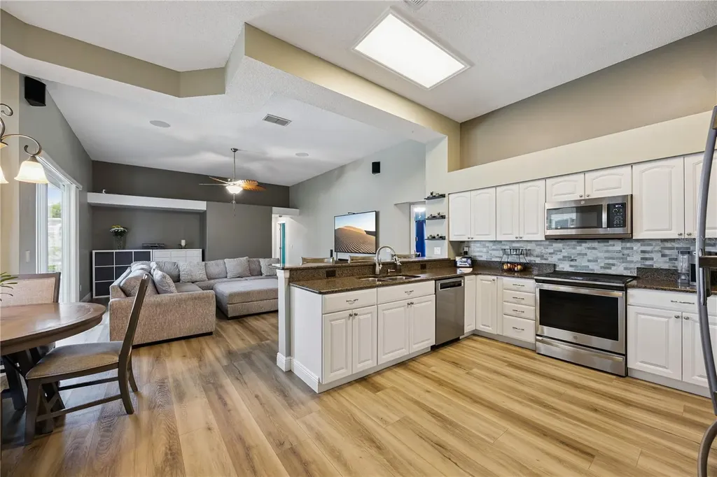 524 Lakehaven Circle Orlando FL 32828