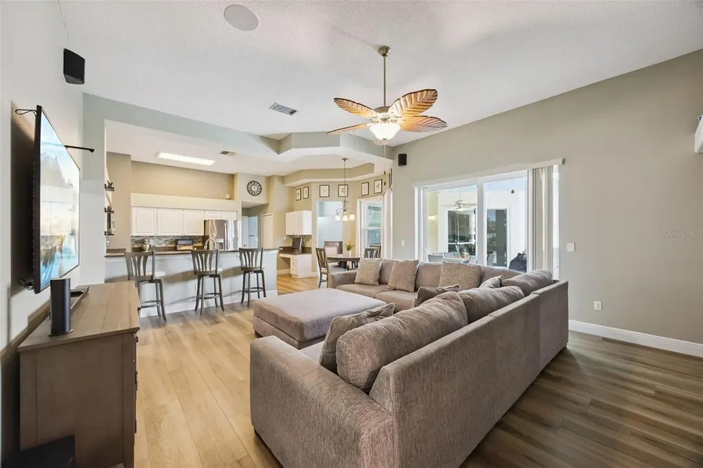 524 Lakehaven Circle Orlando FL 32828