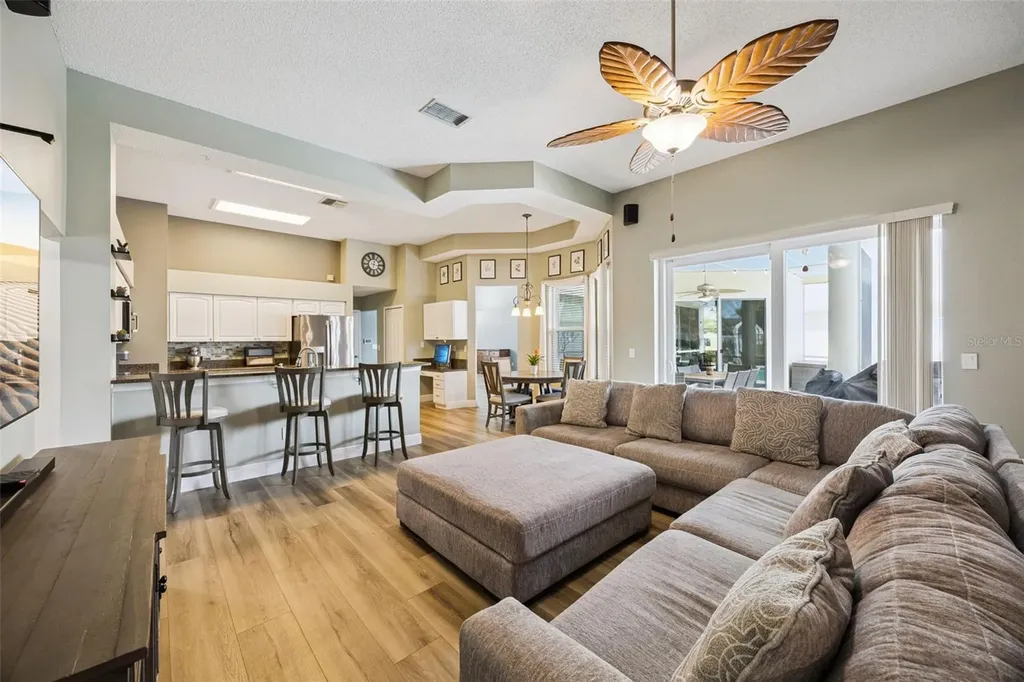 524 Lakehaven Circle Orlando FL 32828