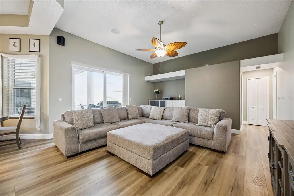 524 Lakehaven Circle Orlando FL 32828