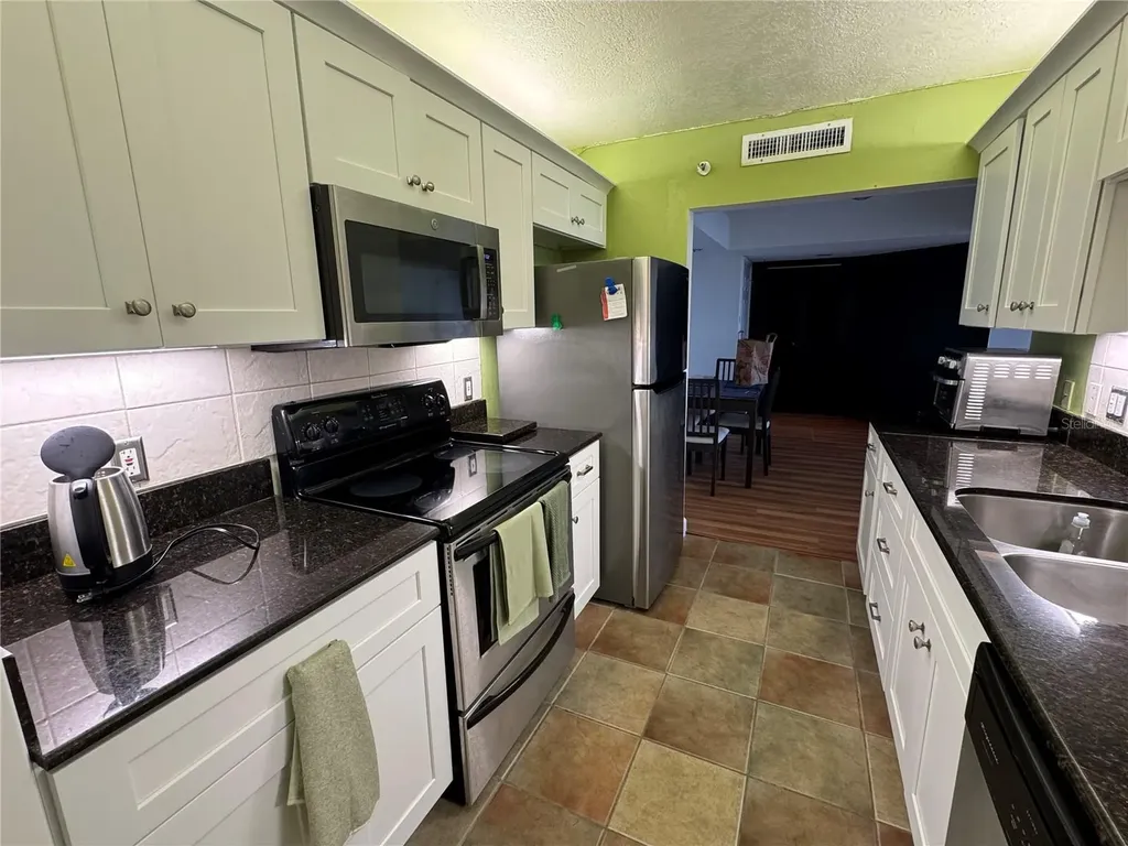 3211 W Swann Avenue Tampa FL 33609