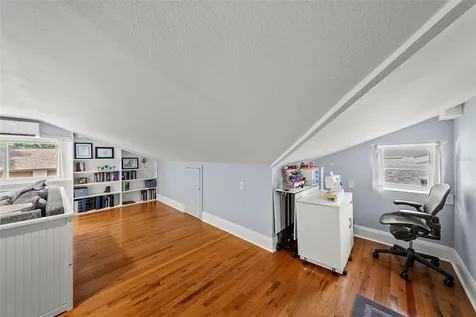 2915 W Angeles Street Tampa FL 33629