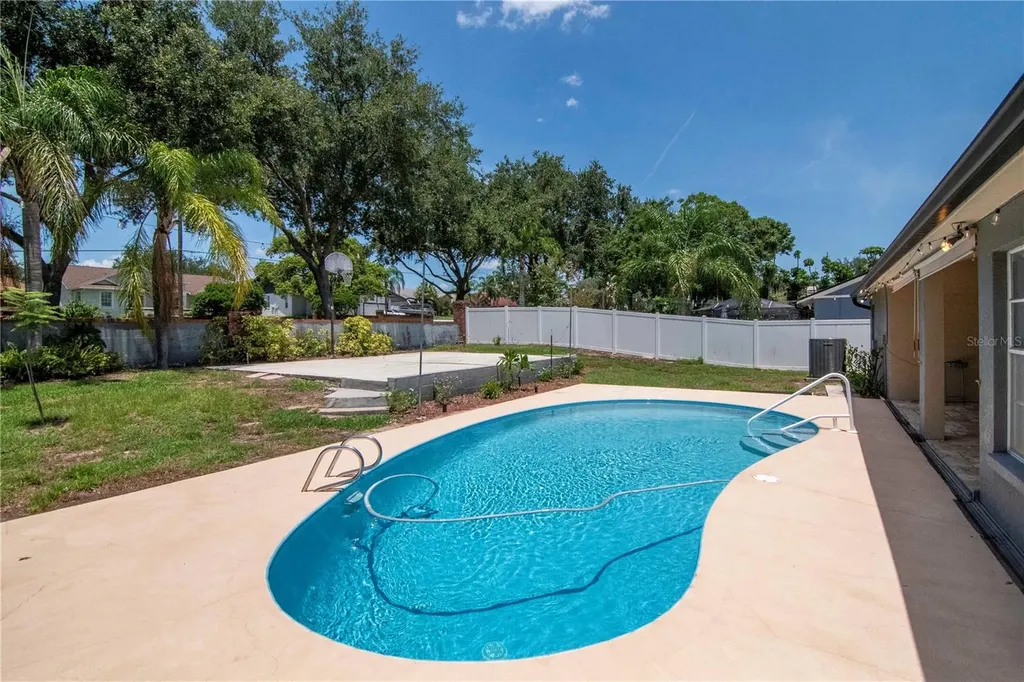 2608 Berryvine Place Valrico FL 33596