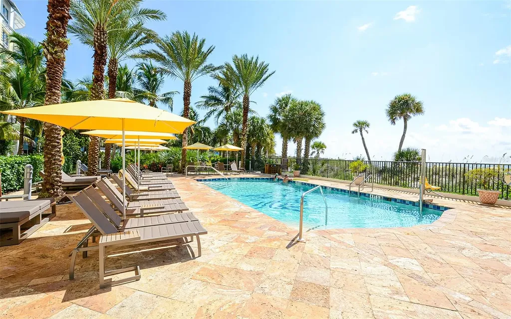 915 Seaside Drive Sarasota FL 34242