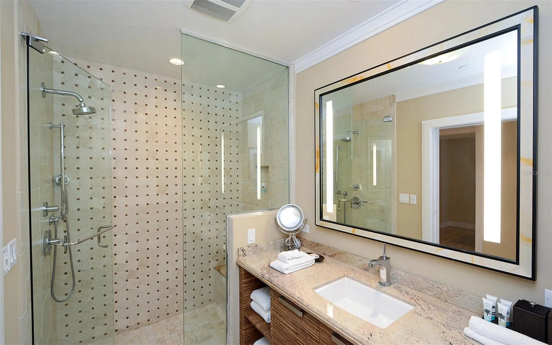915 Seaside Drive Sarasota FL 34242