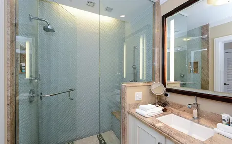 915 Seaside Drive Sarasota FL 34242