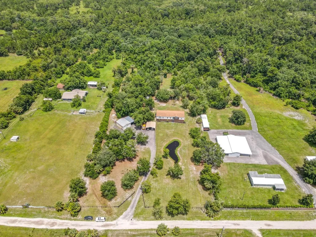 353 Uranus Trail Osteen FL 32764