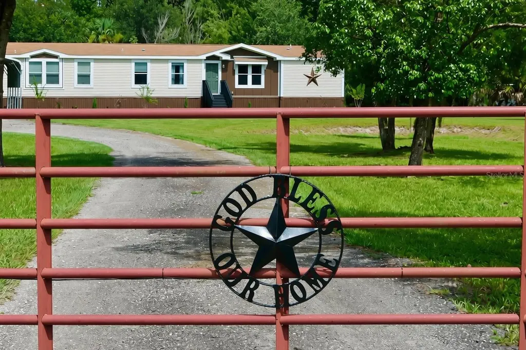 353 Uranus Trail Osteen FL 32764