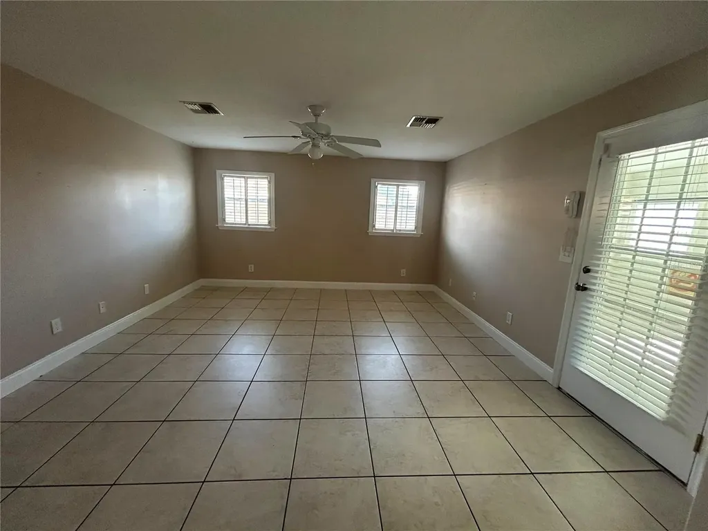 206 Hollywood Court N Kissimmee FL 34743