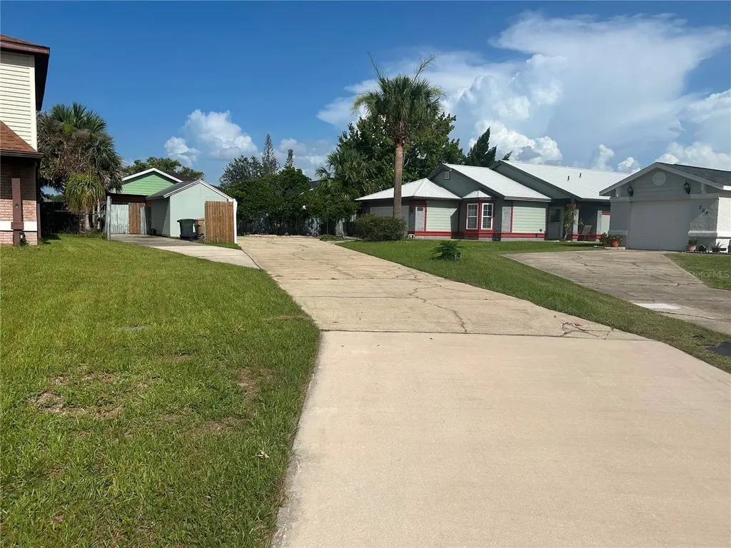 206 Hollywood Court N Kissimmee FL 34743