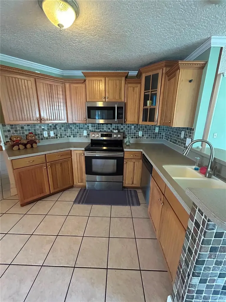 206 Hollywood Court N Kissimmee FL 34743