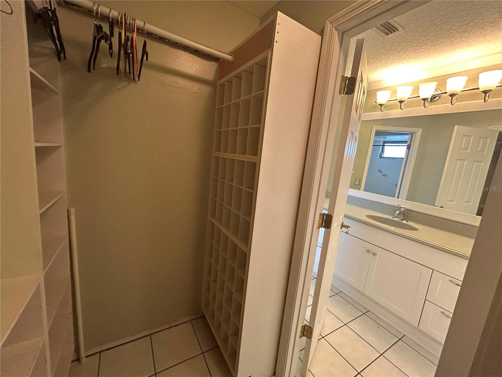 206 Hollywood Court N Kissimmee FL 34743