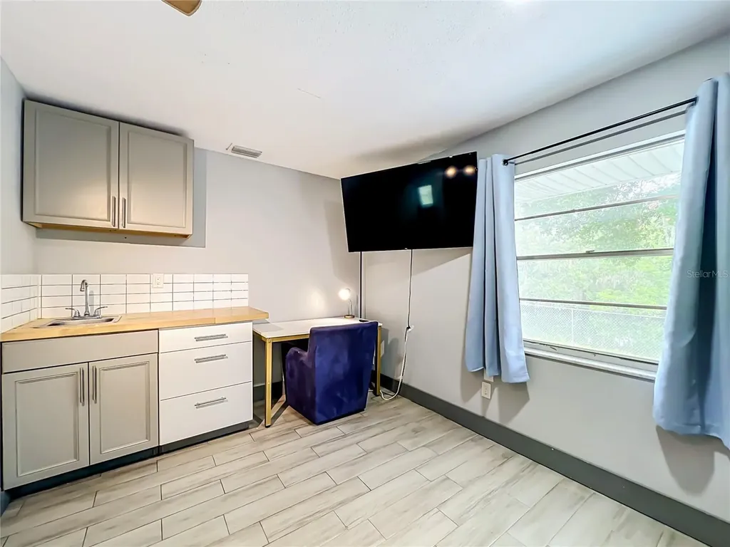 2425 Lauderdale Court Orlando FL 32805