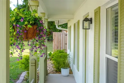 1125 N Tremain Street Mount Dora FL 32757