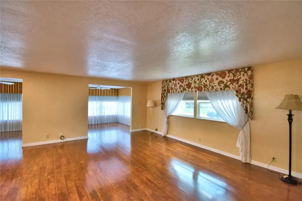 151 Holiday Lane Auburndale FL 33823