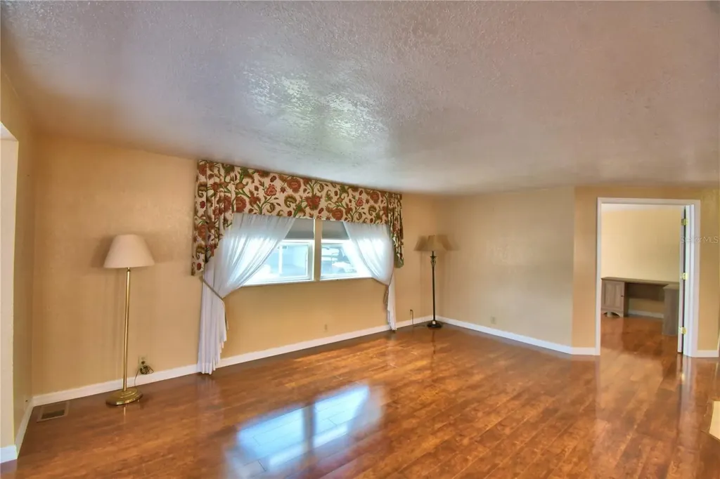 151 Holiday Lane Auburndale FL 33823