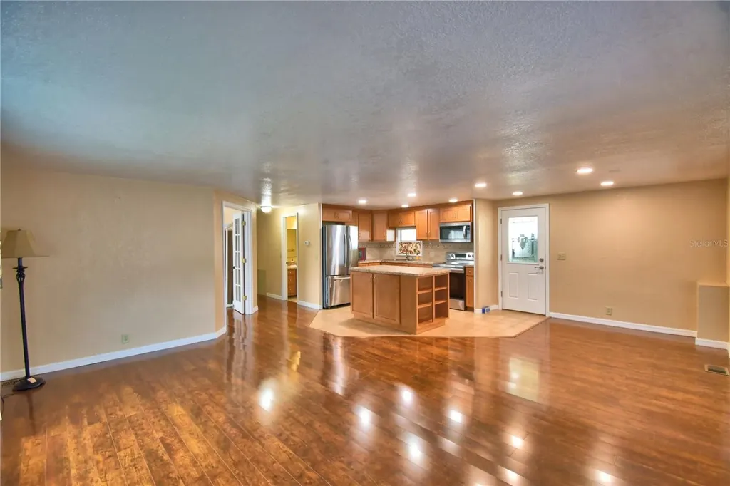151 Holiday Lane Auburndale FL 33823
