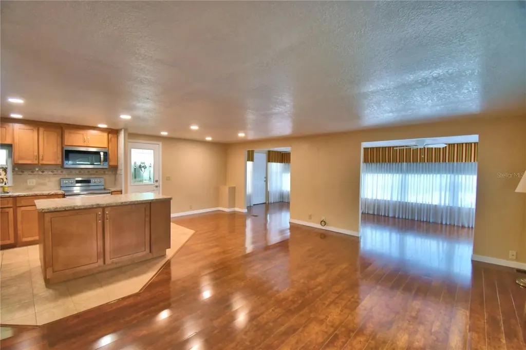 151 Holiday Lane Auburndale FL 33823