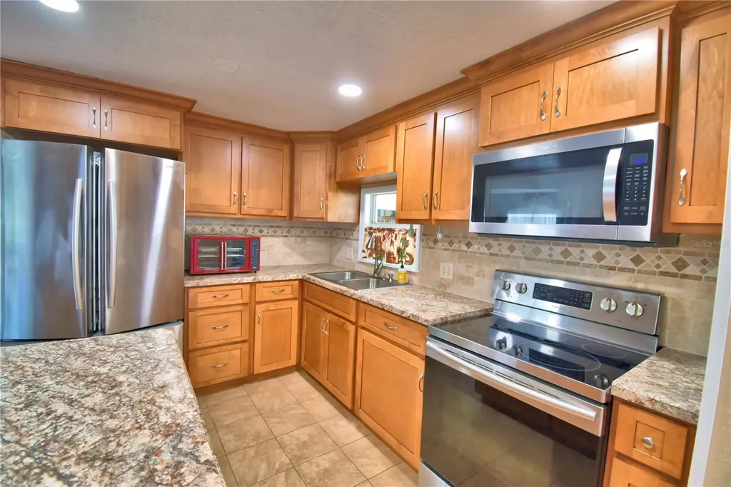 151 Holiday Lane Auburndale FL 33823