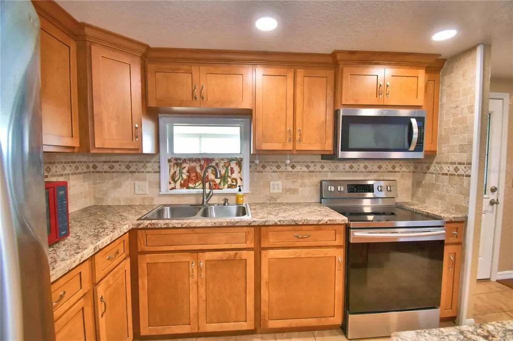 151 Holiday Lane Auburndale FL 33823