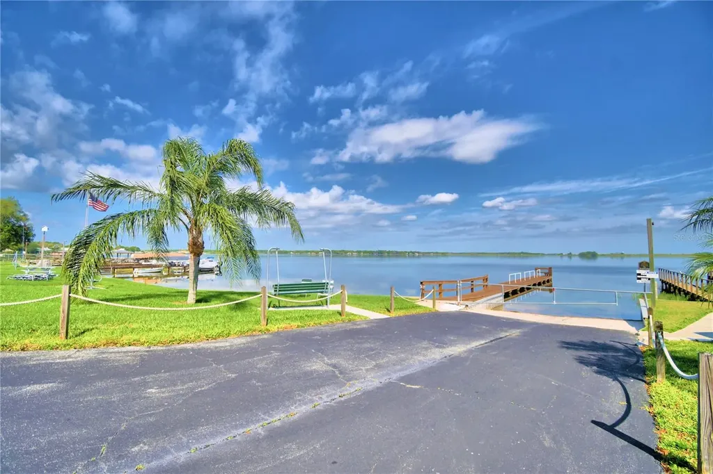 151 Holiday Lane Auburndale FL 33823