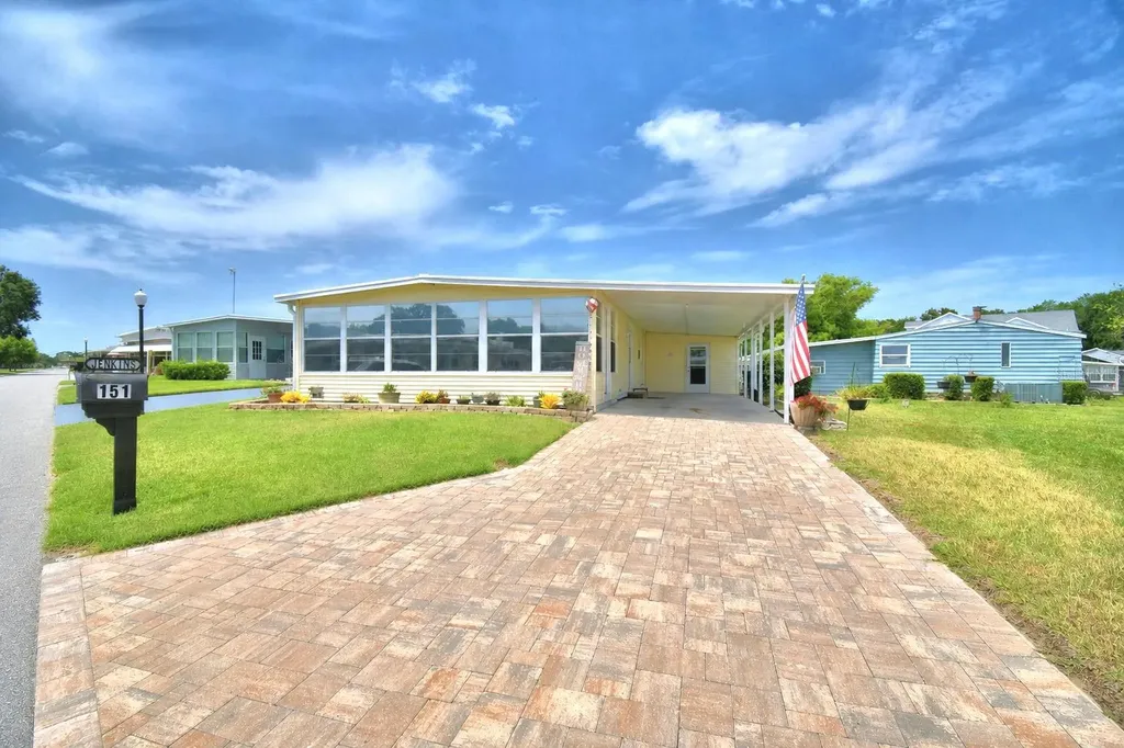 151 Holiday Lane Auburndale FL 33823