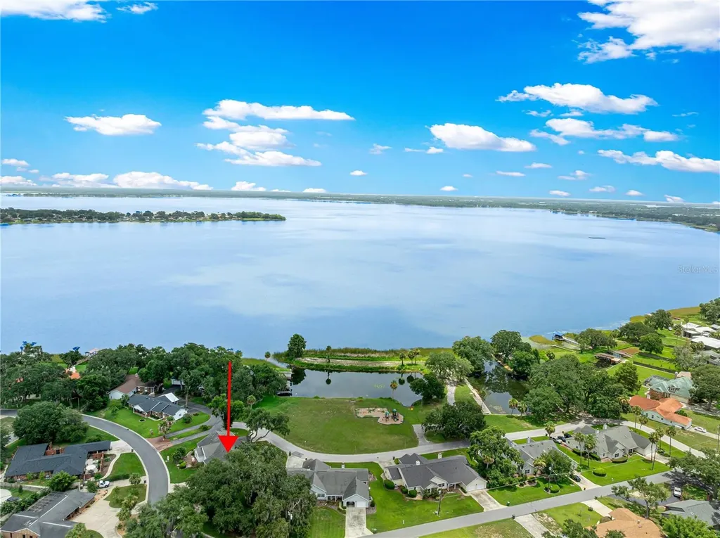 925 Beverly Harbors Drive Leesburg FL 34748