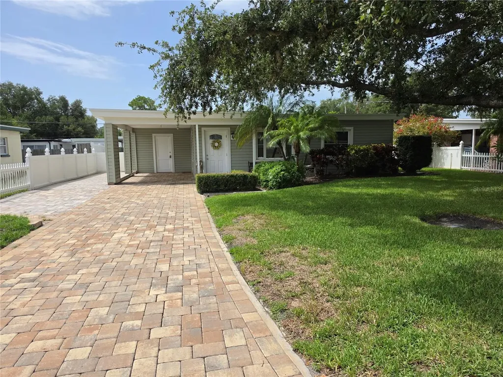 3510 W Paul Avenue Tampa FL 33611