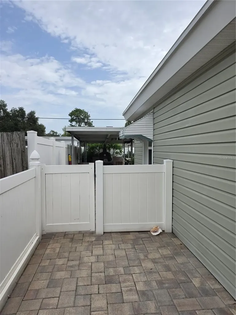 3510 W Paul Avenue Tampa FL 33611