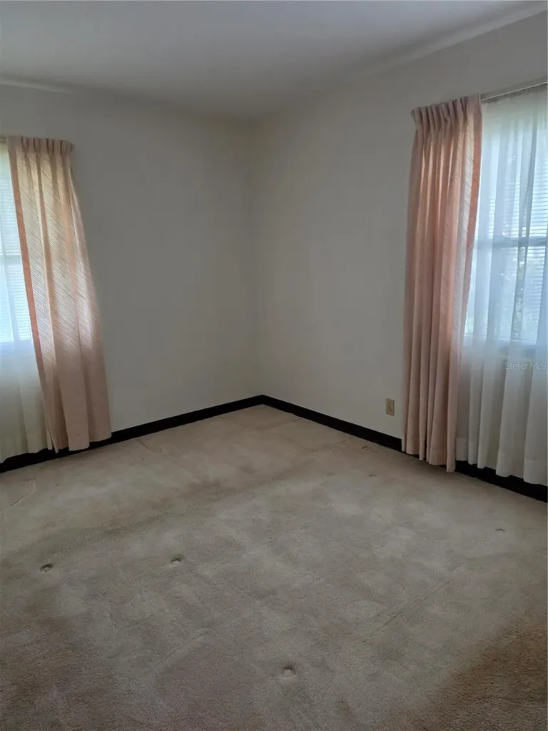 3510 W Paul Avenue Tampa FL 33611