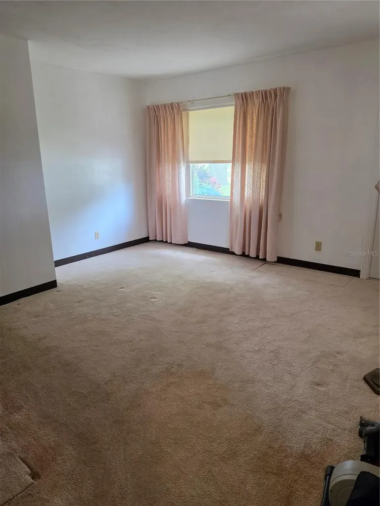 3510 W Paul Avenue Tampa FL 33611