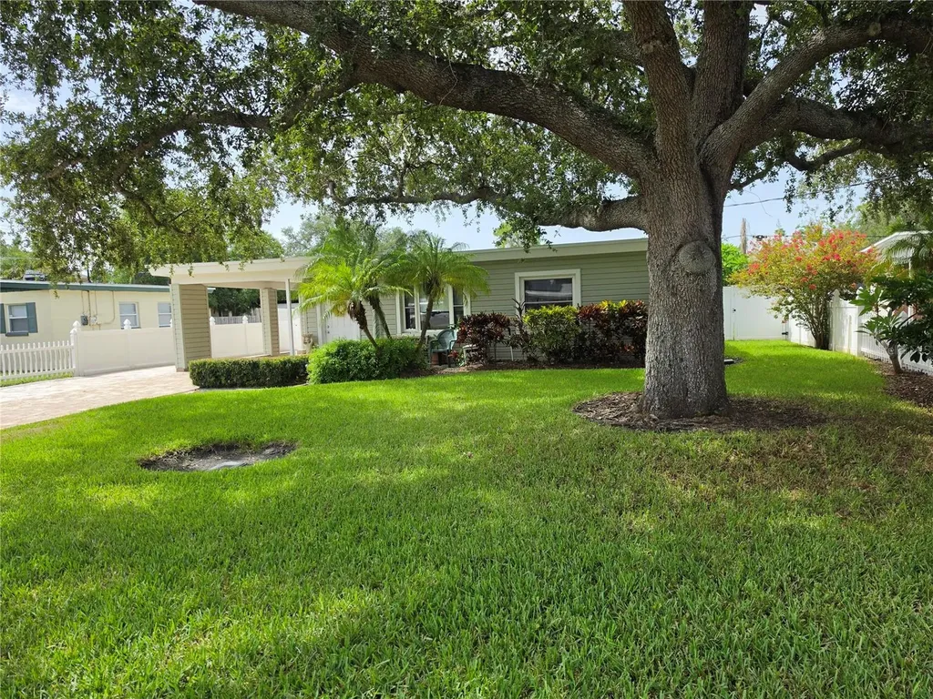 3510 W Paul Avenue Tampa FL 33611