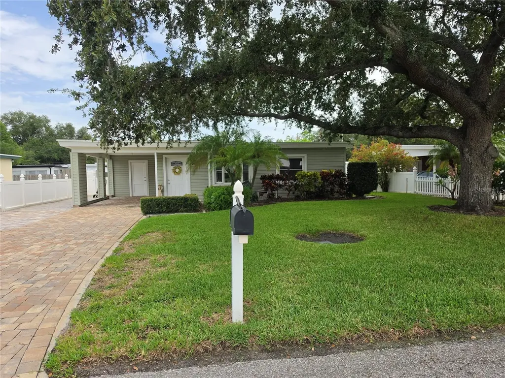 3510 W Paul Avenue Tampa FL 33611