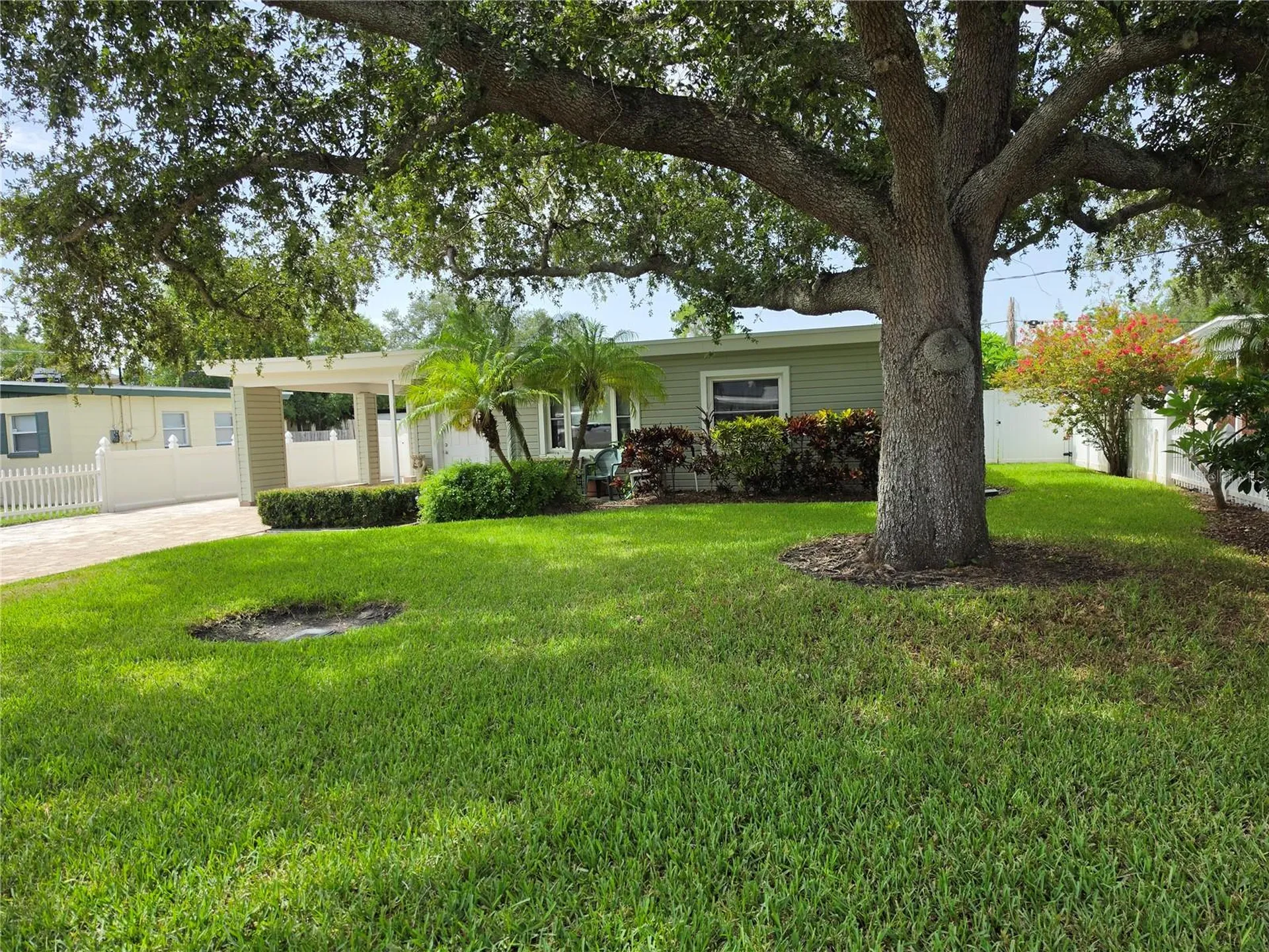 3510 W Paul Avenue Tampa FL 33611