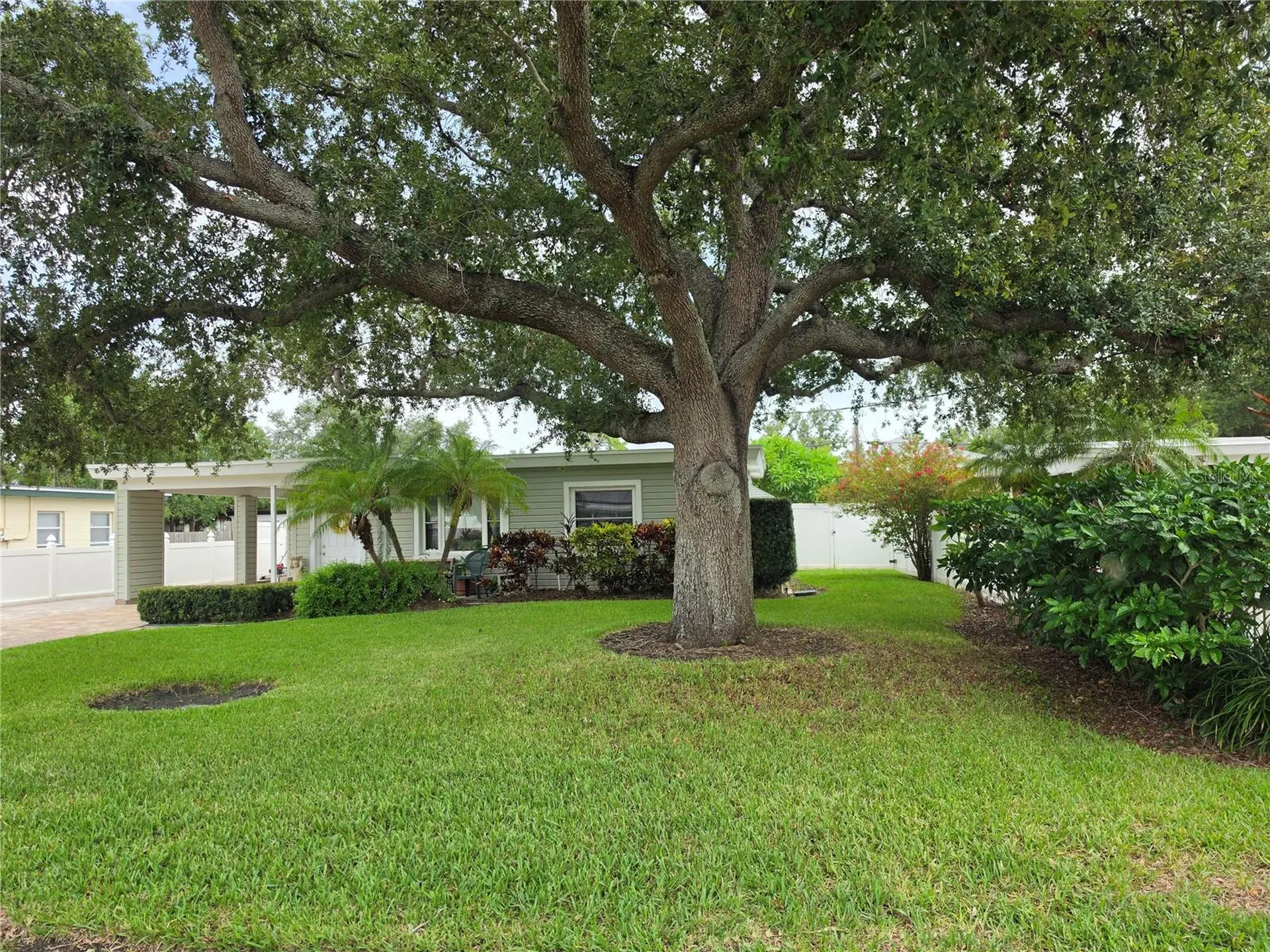3510 W Paul Avenue Tampa FL 33611
