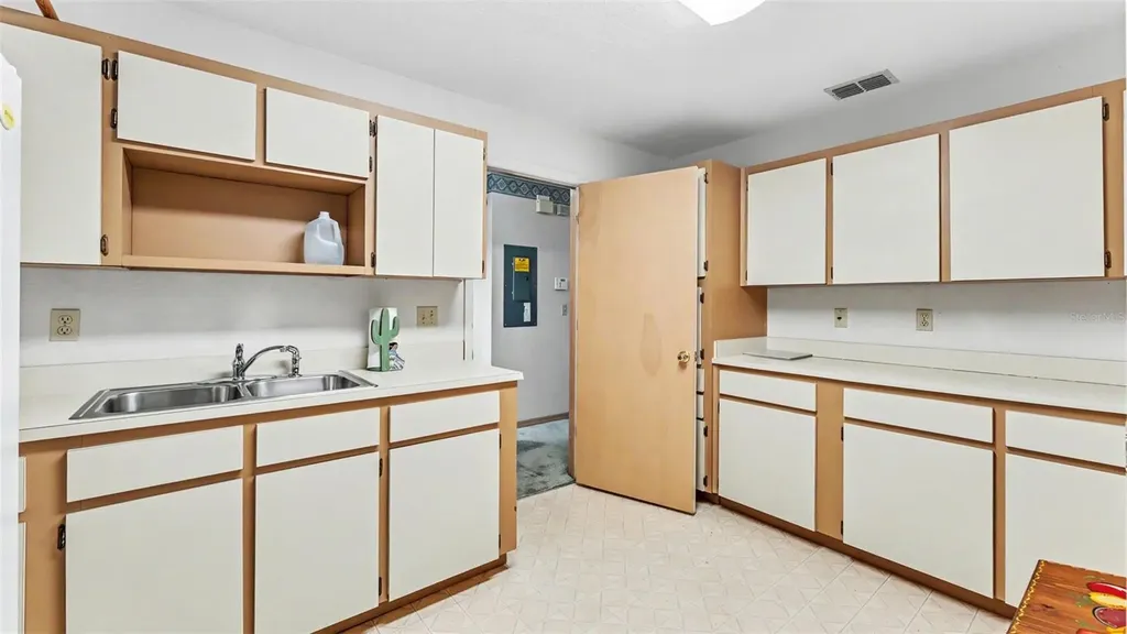 1880 N Crystal Lake Drive Lakeland FL 33801