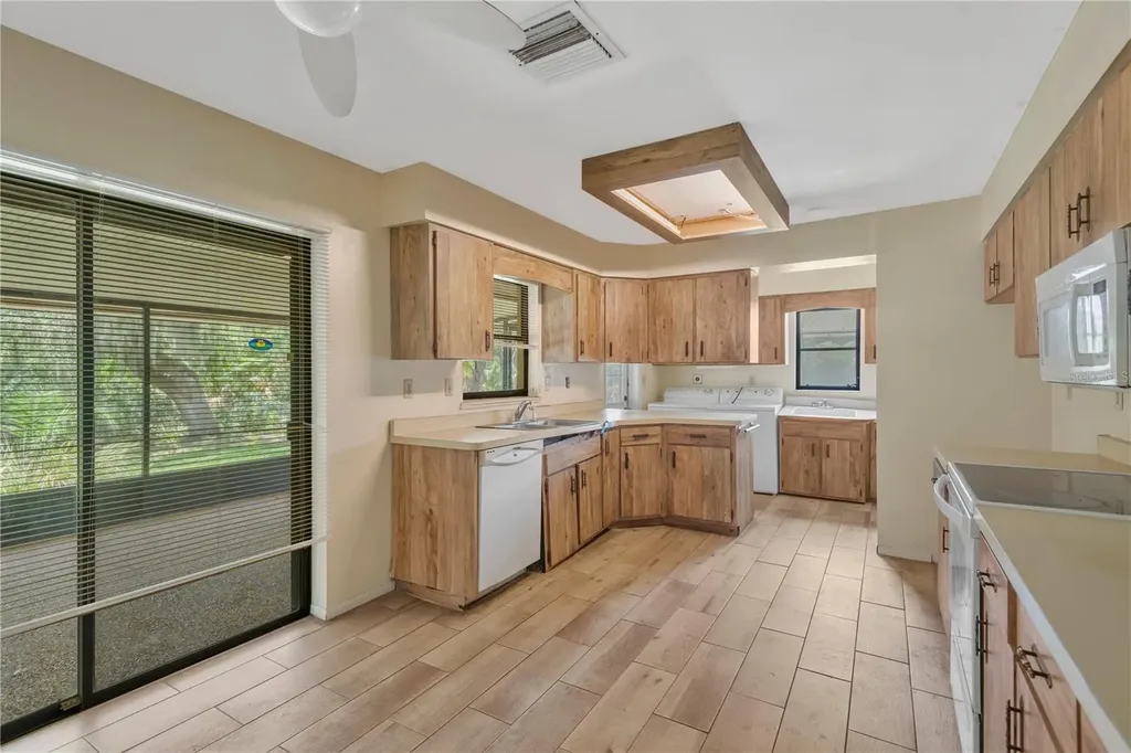 213 Whispering Oaks Court Sarasota FL 34232