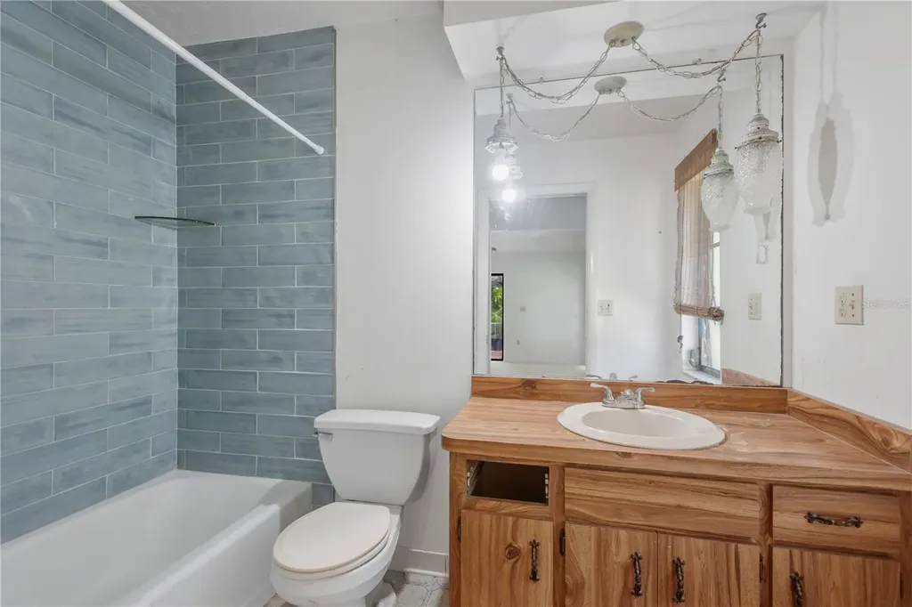 213 Whispering Oaks Court Sarasota FL 34232