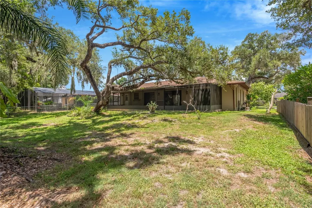 213 Whispering Oaks Court Sarasota FL 34232