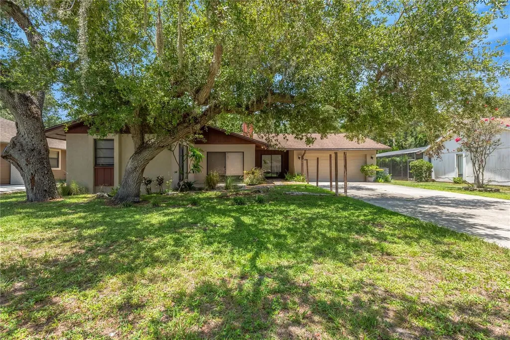 213 Whispering Oaks Court Sarasota FL 34232