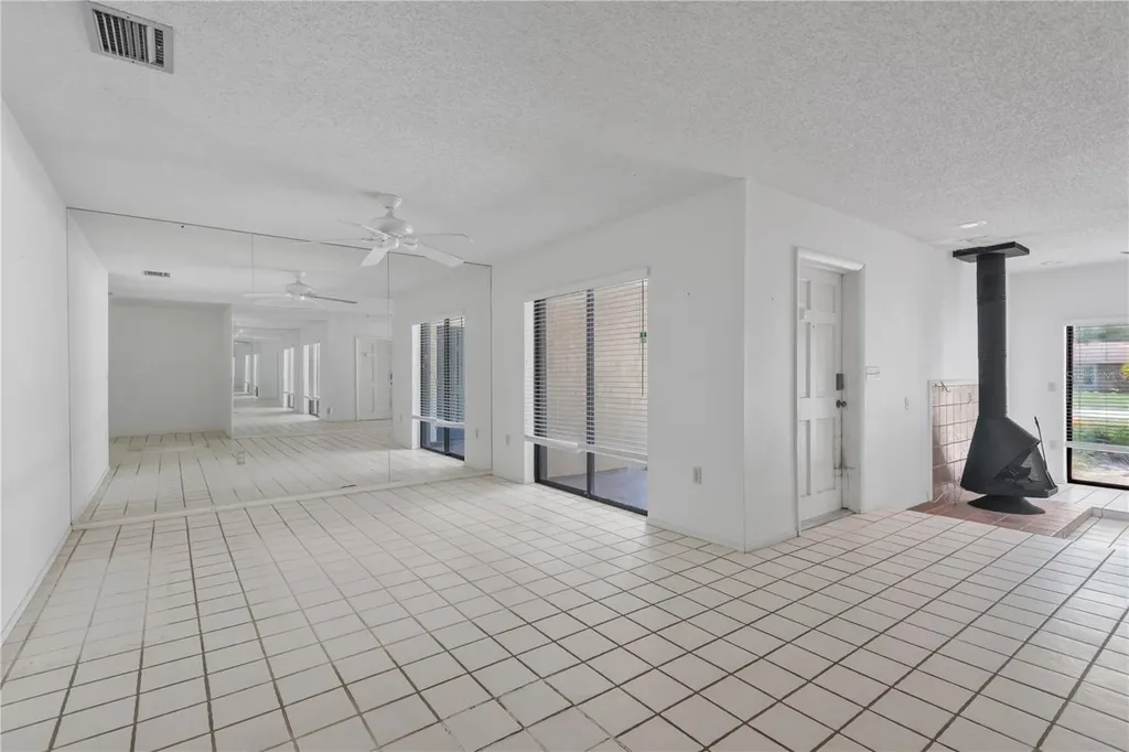 213 Whispering Oaks Court Sarasota FL 34232