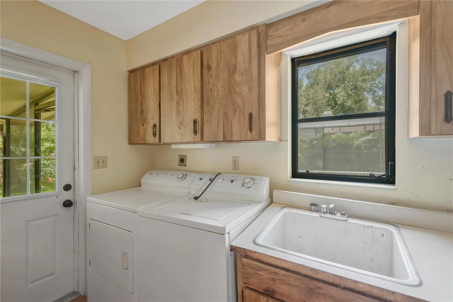 213 Whispering Oaks Court Sarasota FL 34232