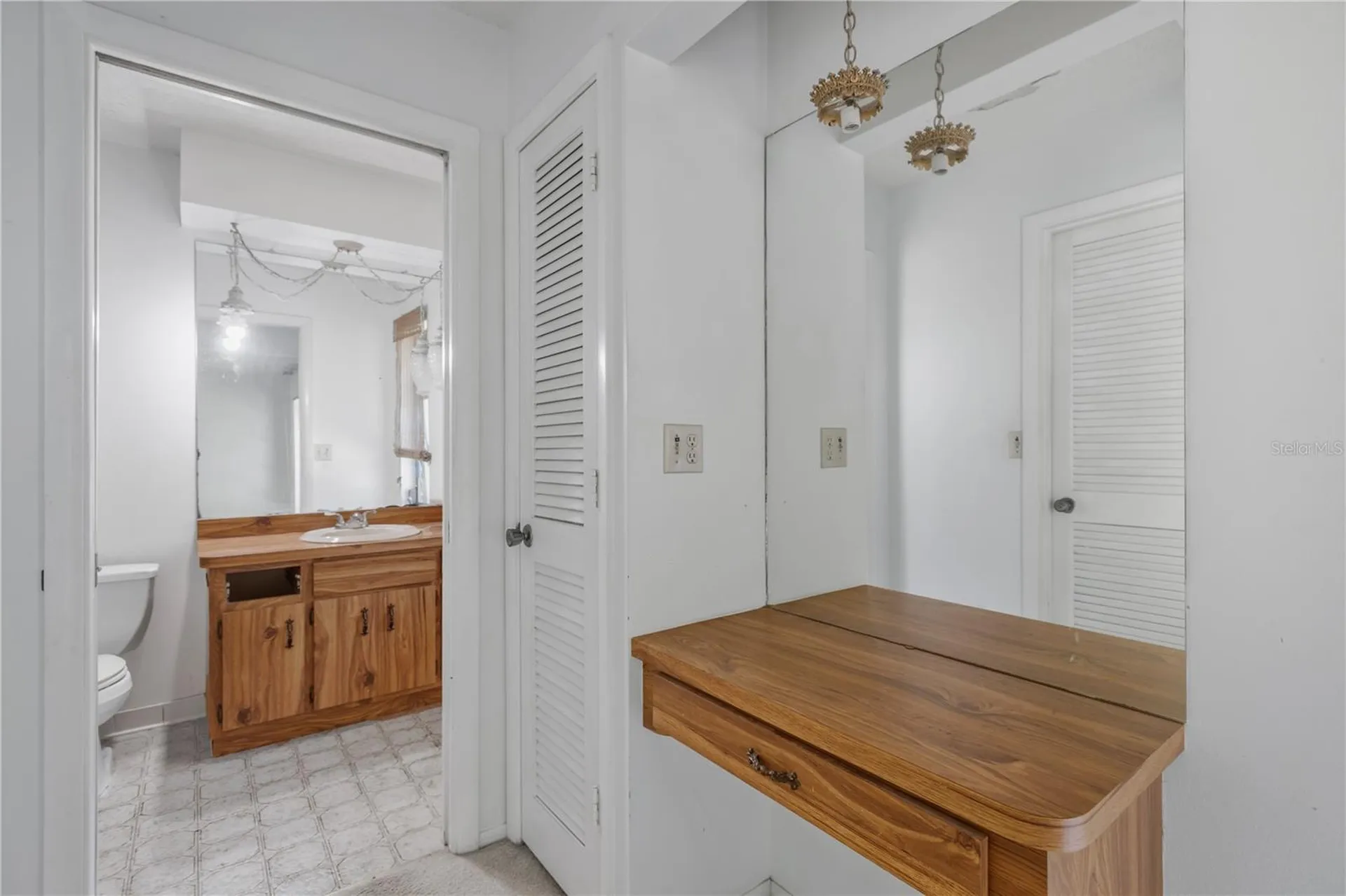 213 Whispering Oaks Court Sarasota FL 34232