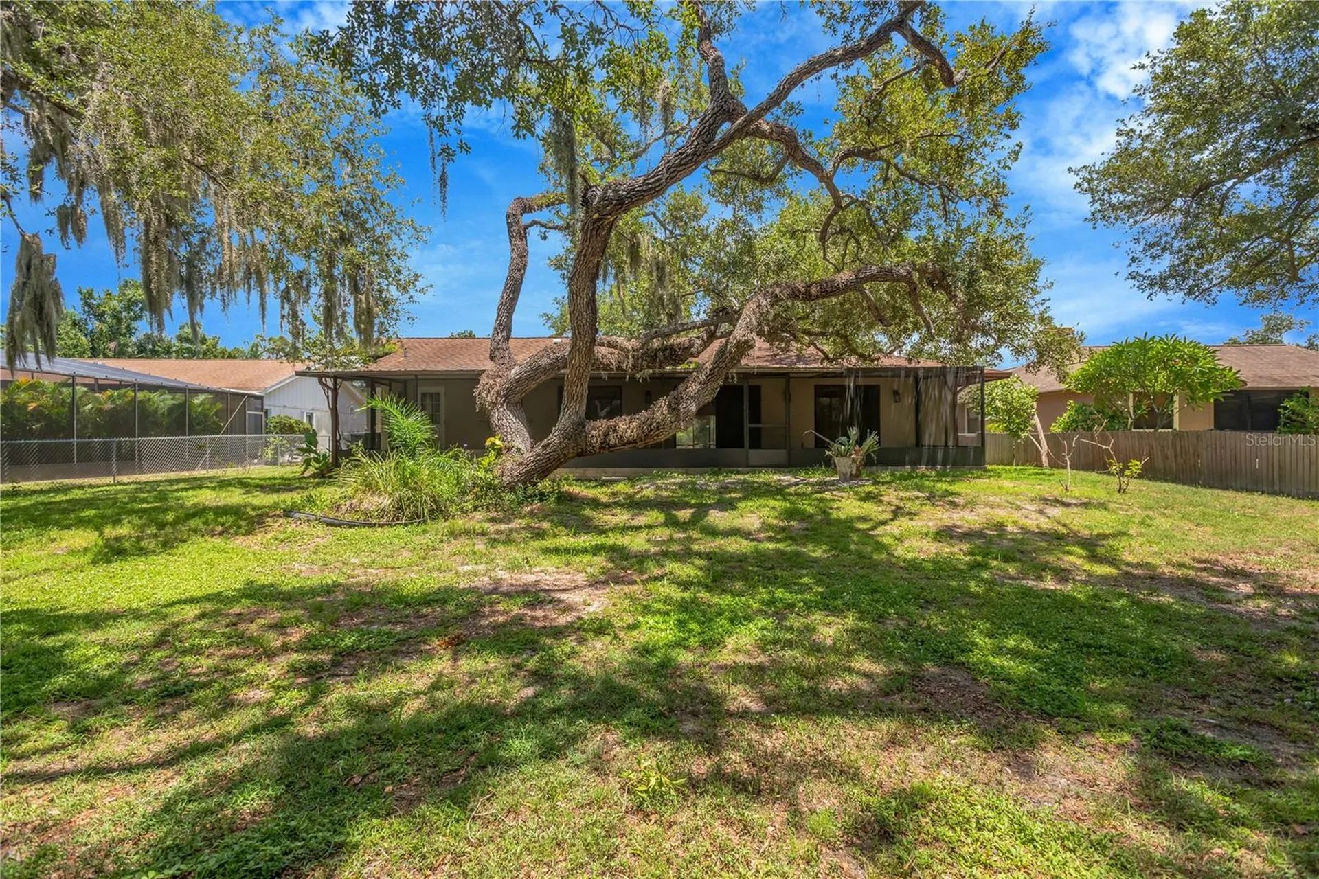 213 Whispering Oaks Court Sarasota FL 34232