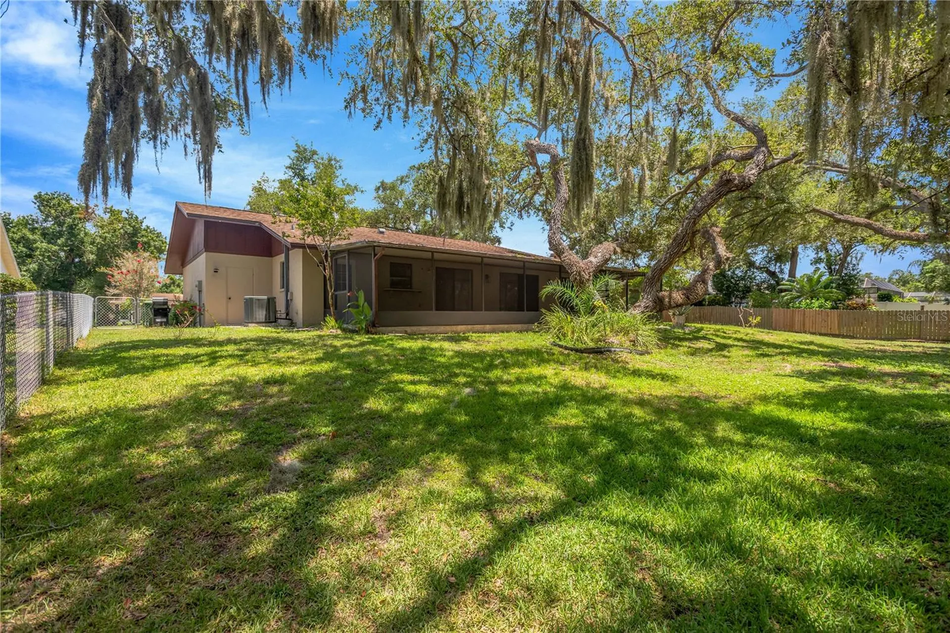 213 Whispering Oaks Court Sarasota FL 34232